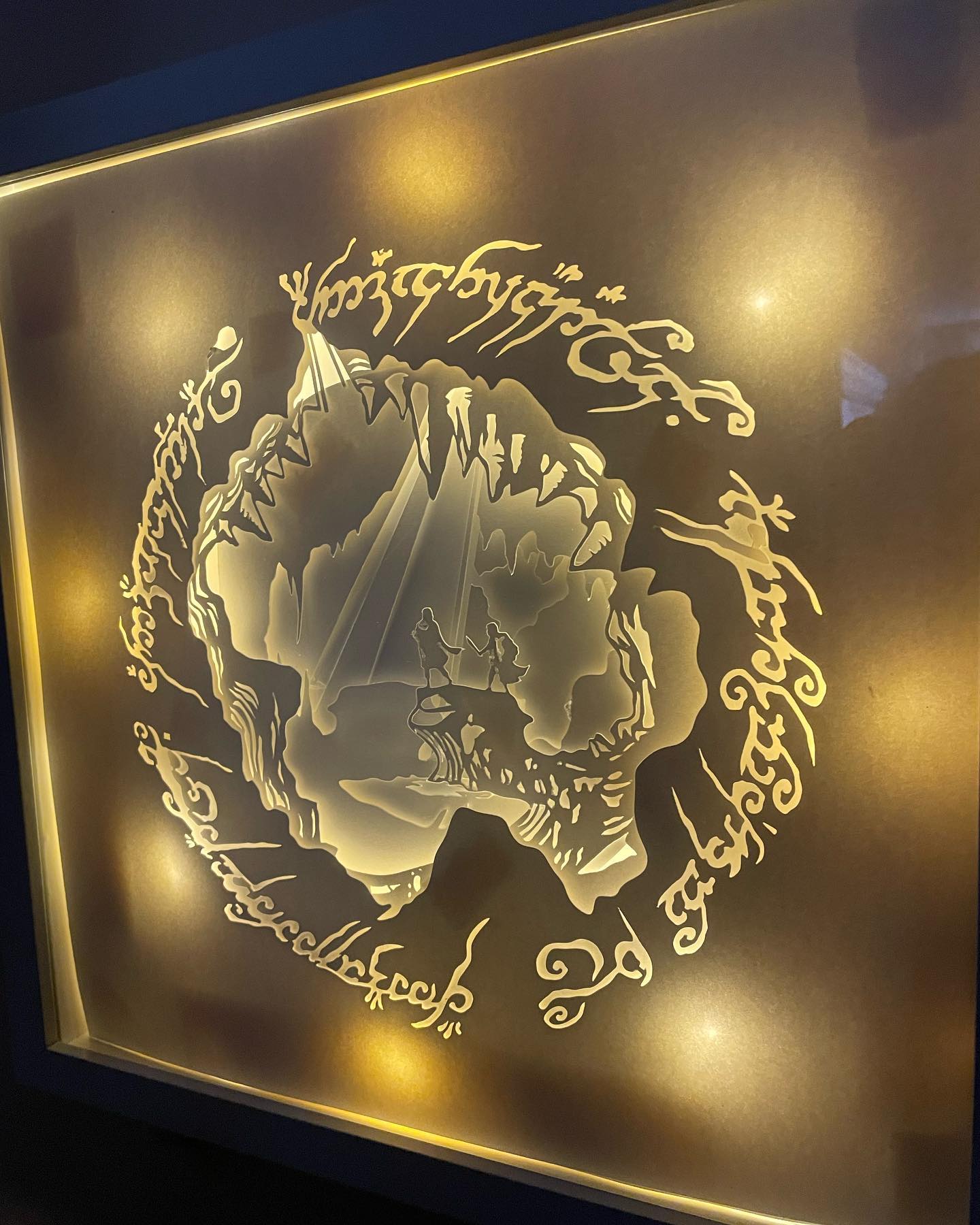 LOTR - Frodo and Sam lighted shadowbox
